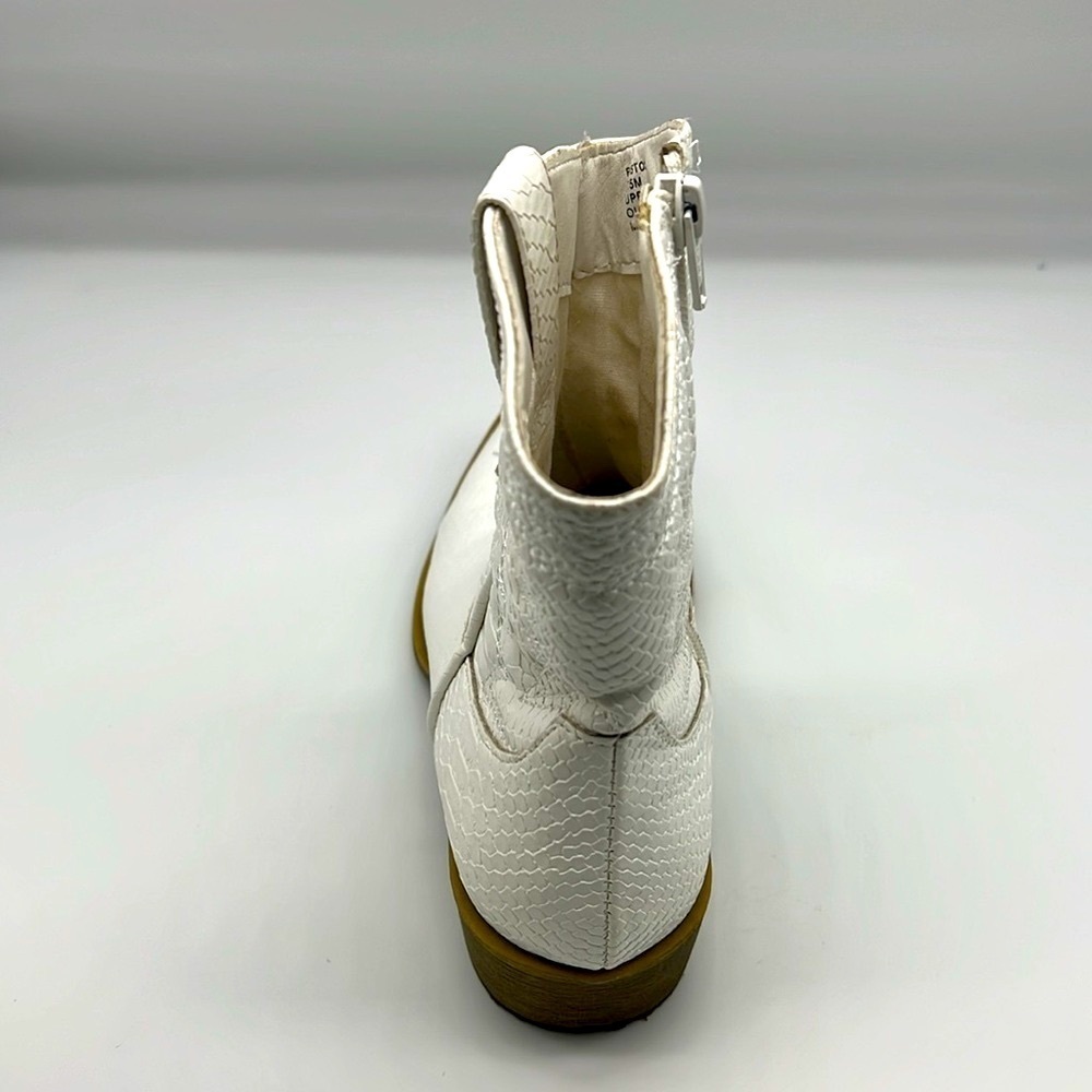 Coconuts By Matisse - Pistol White Faux Leather Snake Print Ankle Boots Size 7.5 - Picture 12 of 15